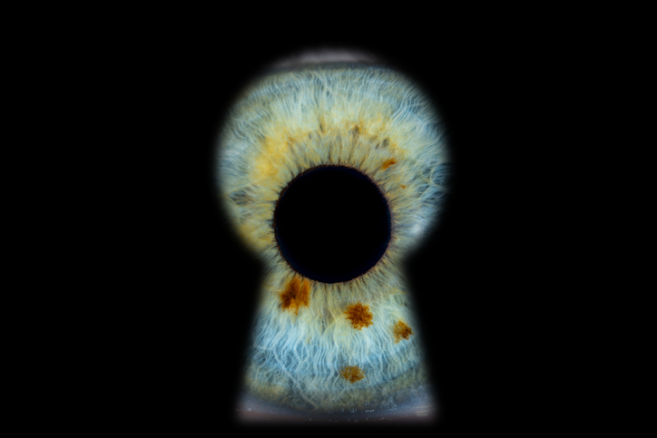 Trou maculaire myope fort